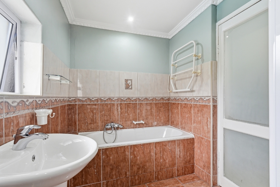 5 Bedroom Property for Sale in Claremont Western Cape